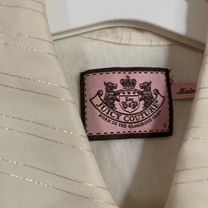 Small Juicy Couture blouse with bows with gold details.